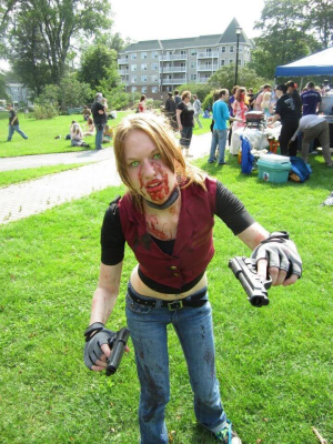 Косплей на Resident Evil: множество лиц Клэр Редфилд Косплей на Resident Evil: множество лиц Клэр Редфилд