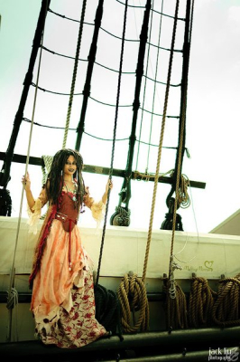 Испытайте силу колдовства вуду с косплеем Тиа Дальма